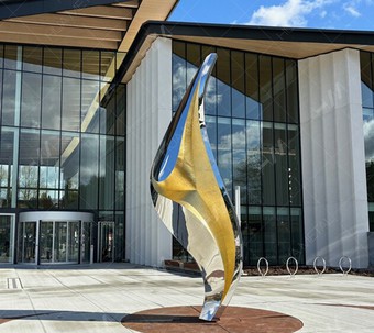 פסל MIYIWTS מנירוסטה